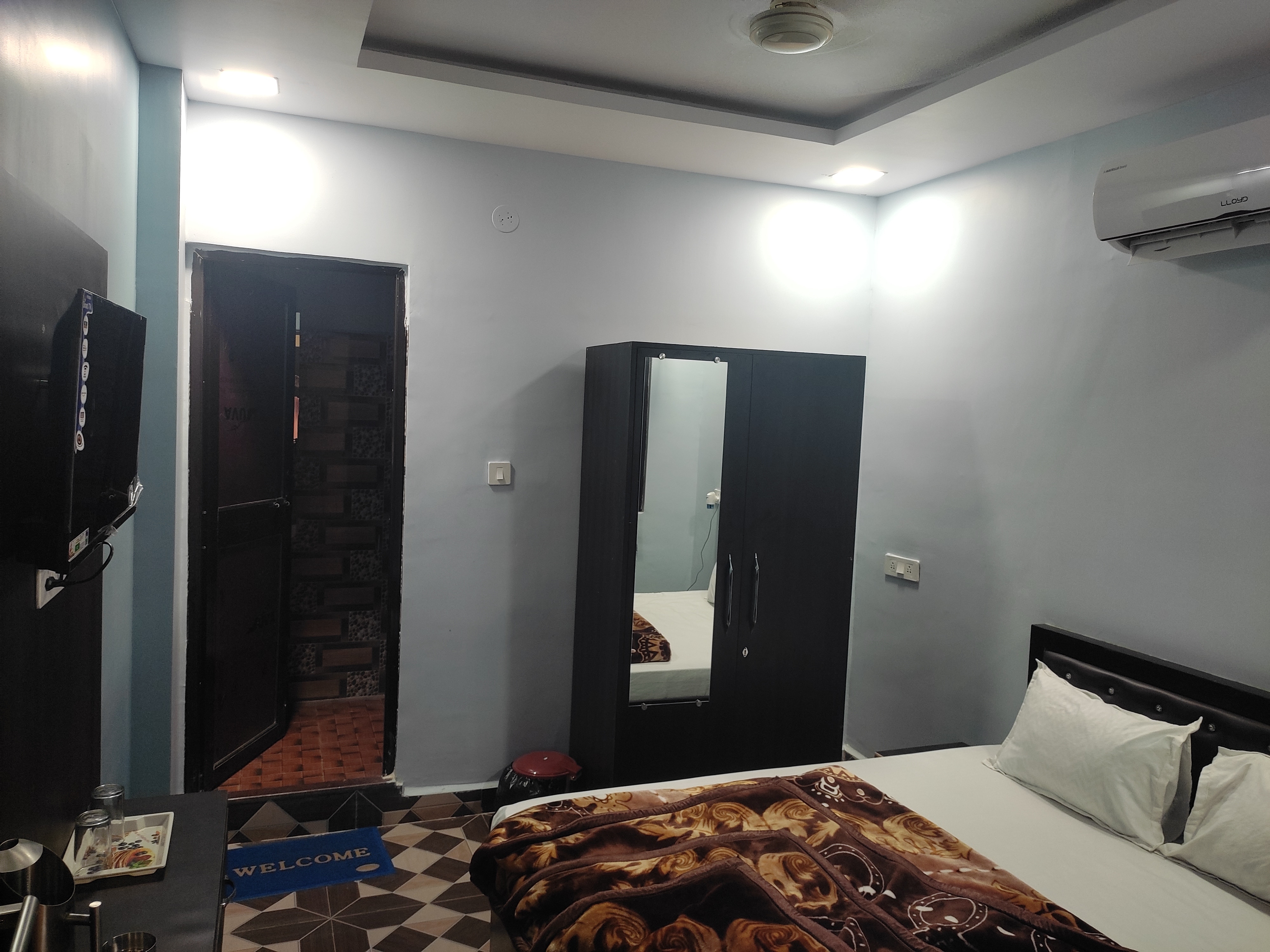 ANAND PRAKSH & SHAHI DARBAR RESTAURANT - Tap to explore photos