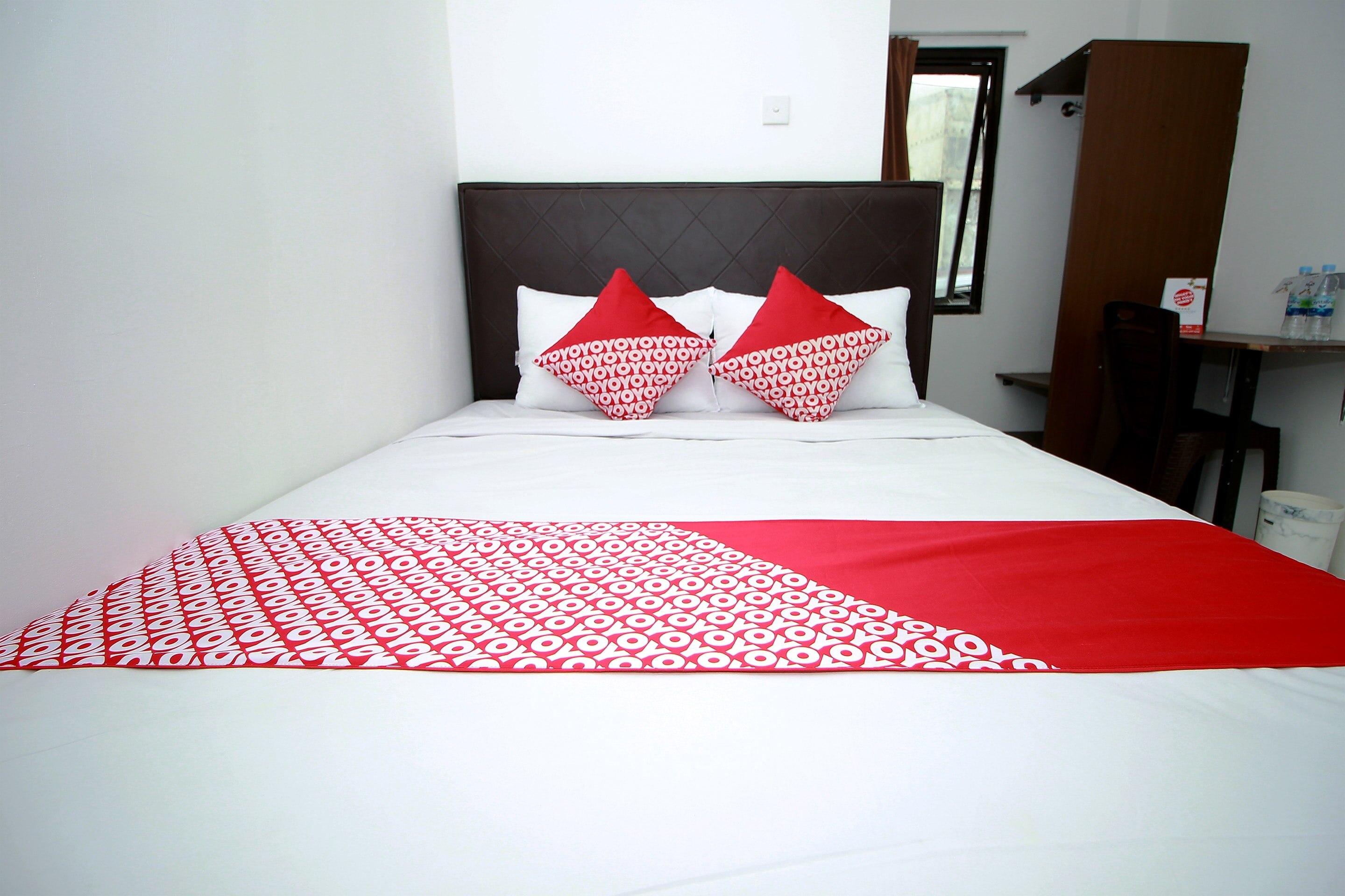 Super OYO 1678 Jati Exclusive Homestay - Tap to explore photos