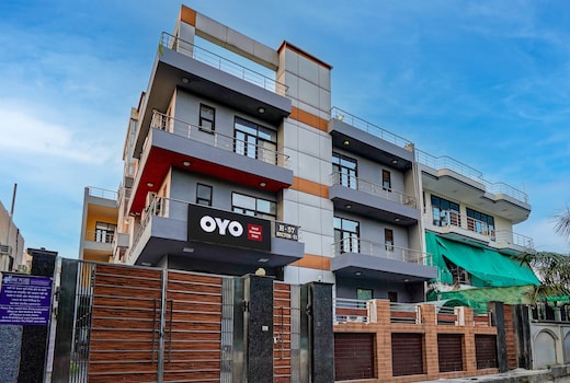 Hotel O Diamond Stays Near ISKCON Temple Noida