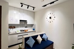 Modern 1BHK w High Speed Wi Fi Workspace, Gurgaon
