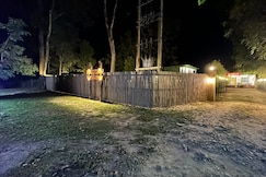 JUNGLECITI HOUSE, Chariduar