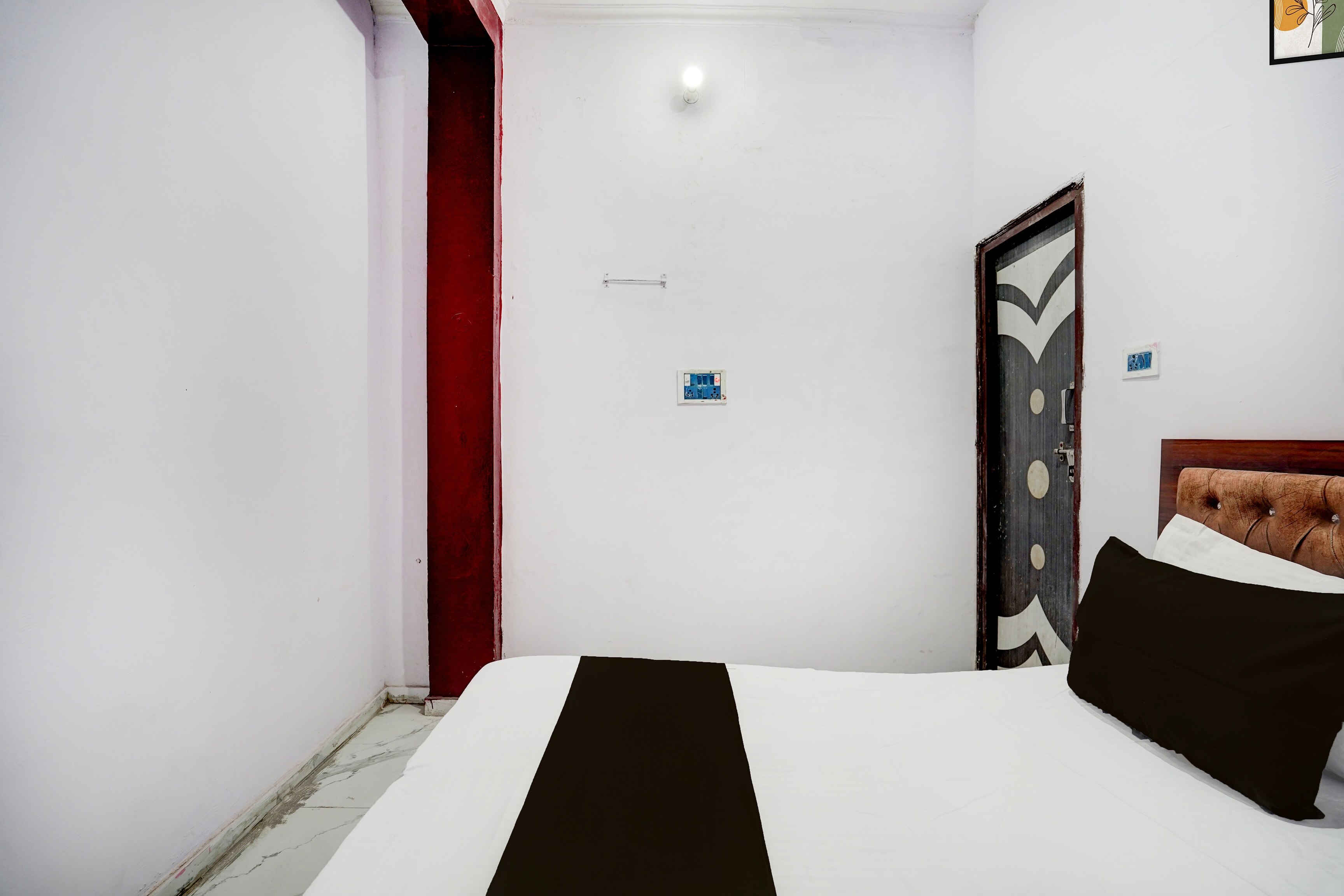 Spot ON Rose Guest House - Tap to explore photos