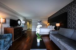 Holiday Inn Niagara Falls - By The Falls, Niagara Falls