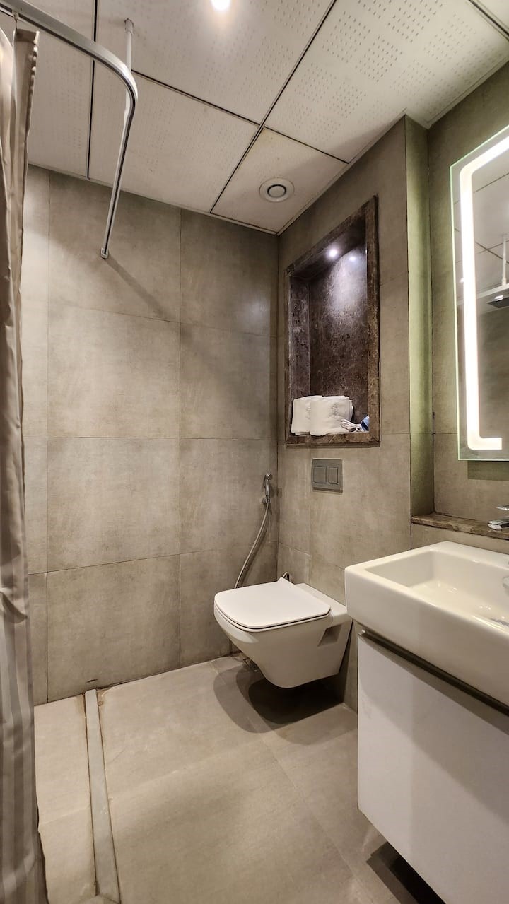 Hostie Asita Studio Apt near Apollo Fortis Noida - Tap to explore photos