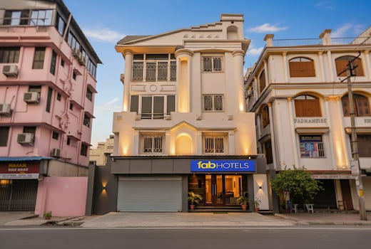 FabHotel Luxor - Nr. Acropolis Mall