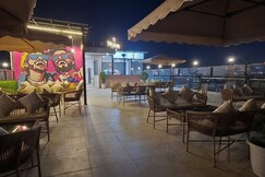 THE CROWN HOTEL & RESTRAUNT, Farrukhnagar