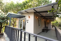 Treehouse Cozy Nature Retreat by Vivasa Villas, Trimbak