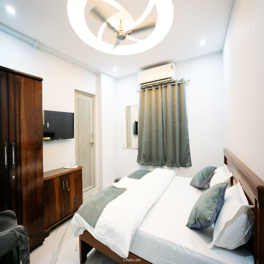 HOTEL VIP STAYS - Tap to explore photos
