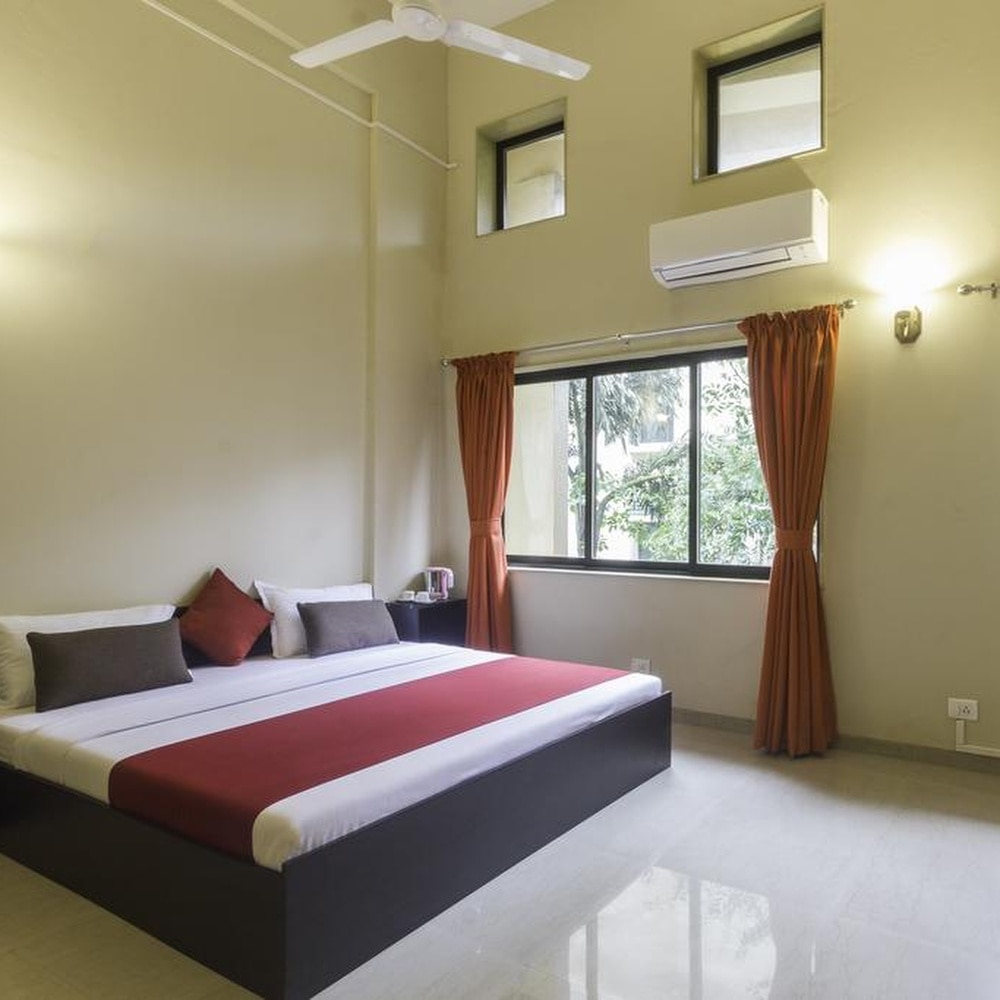 Center 1 Suites 2