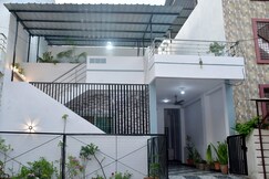 AadiYogi Homestay- Family-Friendly Retreat, Ujjain