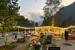 The White House - By the Riverside, Kasol