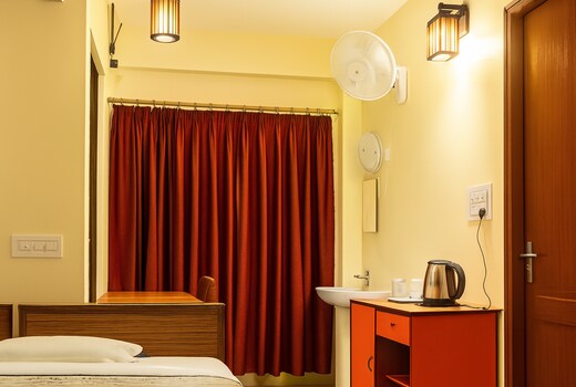 THE TULIP TOUCH - BUDGET STUDIO APARTMENT