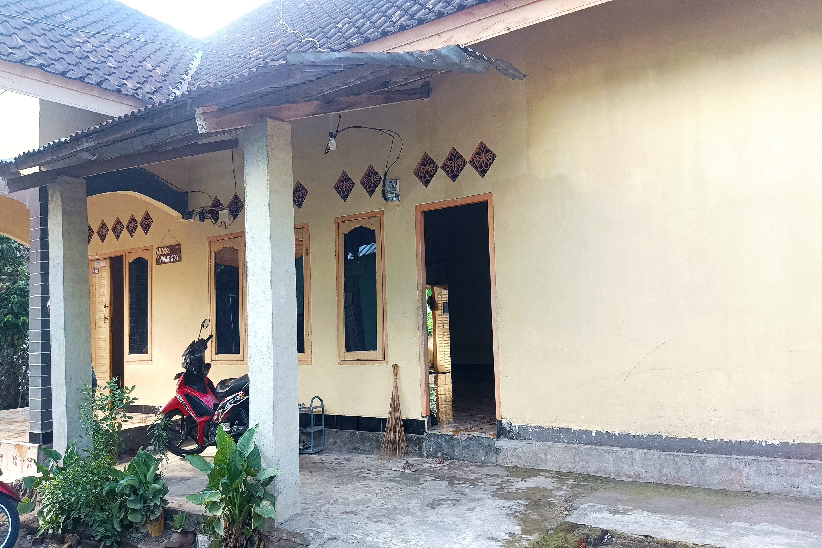 OYO 93435 Yuda Family Homestay Near Desa Wisata Hijau Bilebante - Tap to explore photos