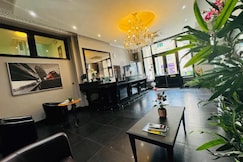 Bridge Park Hotel,  London