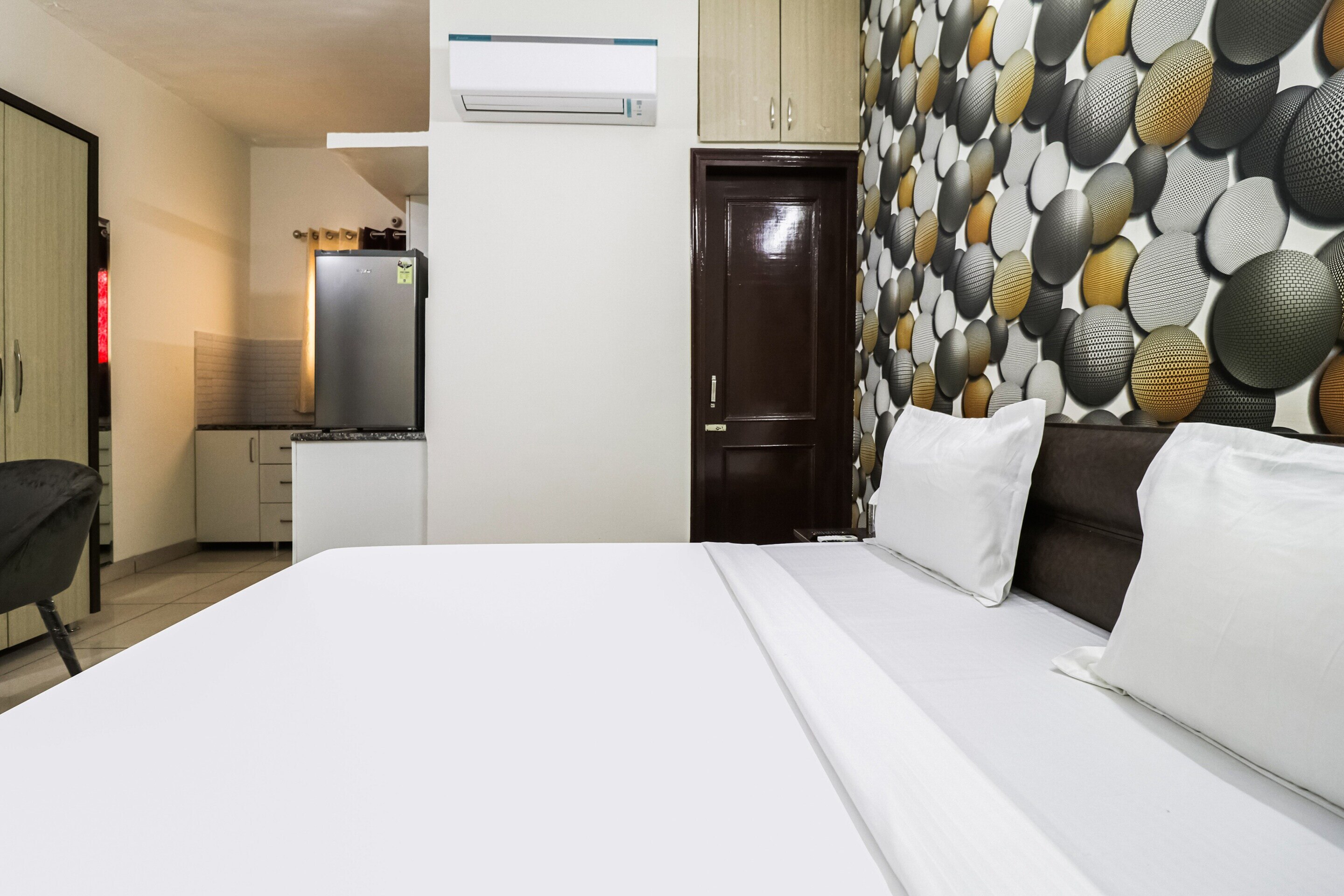 Hotel O HI - Five Residency - Tap to explore photos