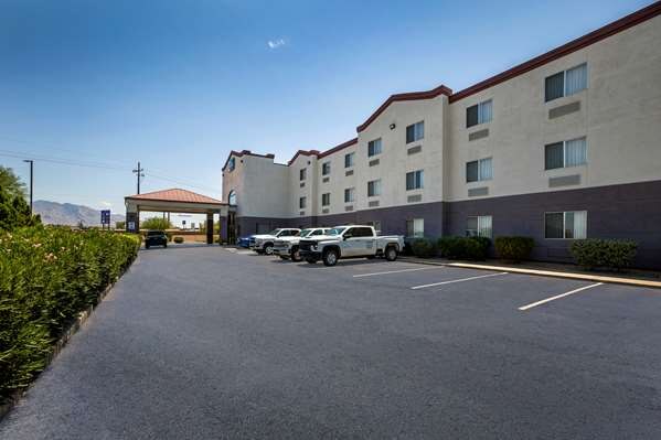 Best Western Gold Poppy Inn - Tap to explore photos