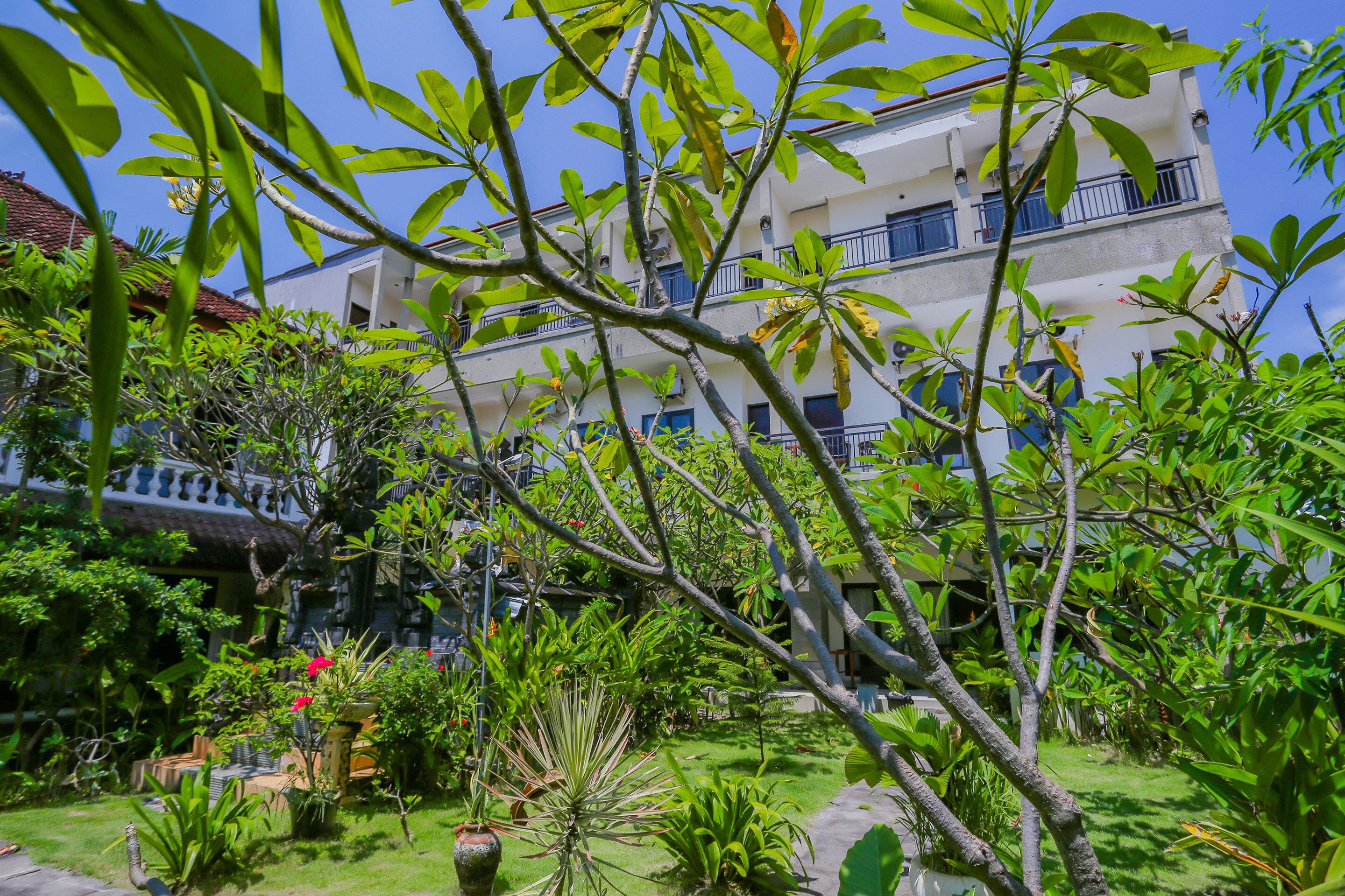 OYO 4012 Ari Beach Inn - Tap to explore photos