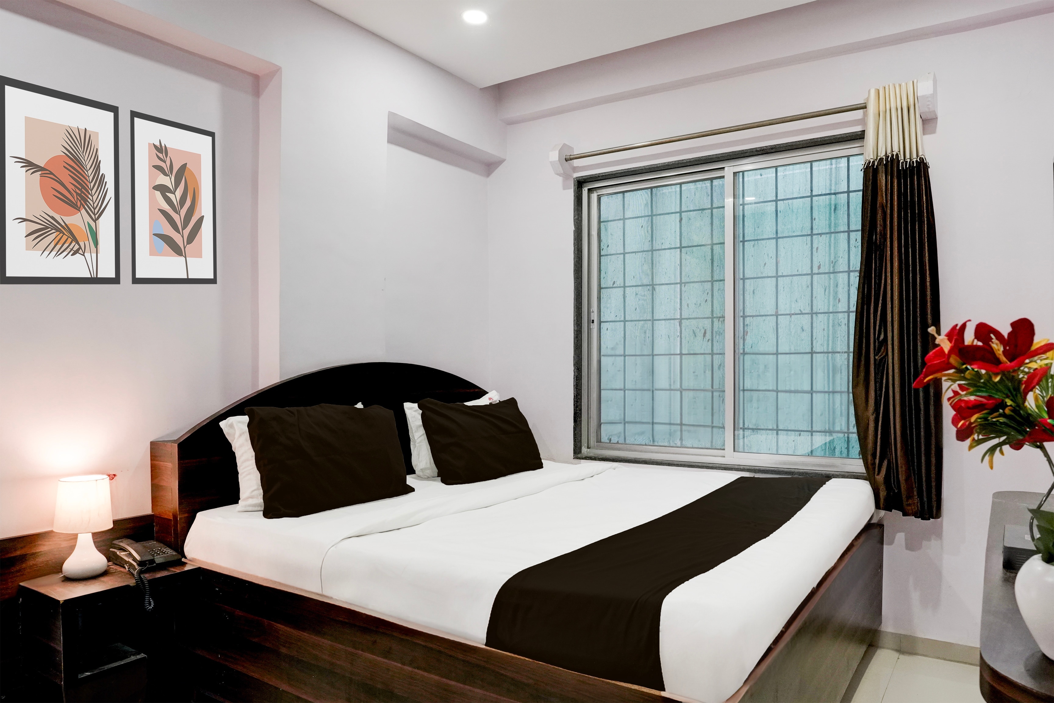 Super Hotel O Chhatrapati Nagar - Tap to explore photos