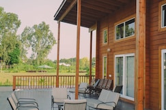 3bhk Farmhouse w Pvt Pool Lawn in Noida, Noida
