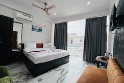 Hotel Vinayak Grand - 2 km from Kashi Vishwanath Temple, Varanasi