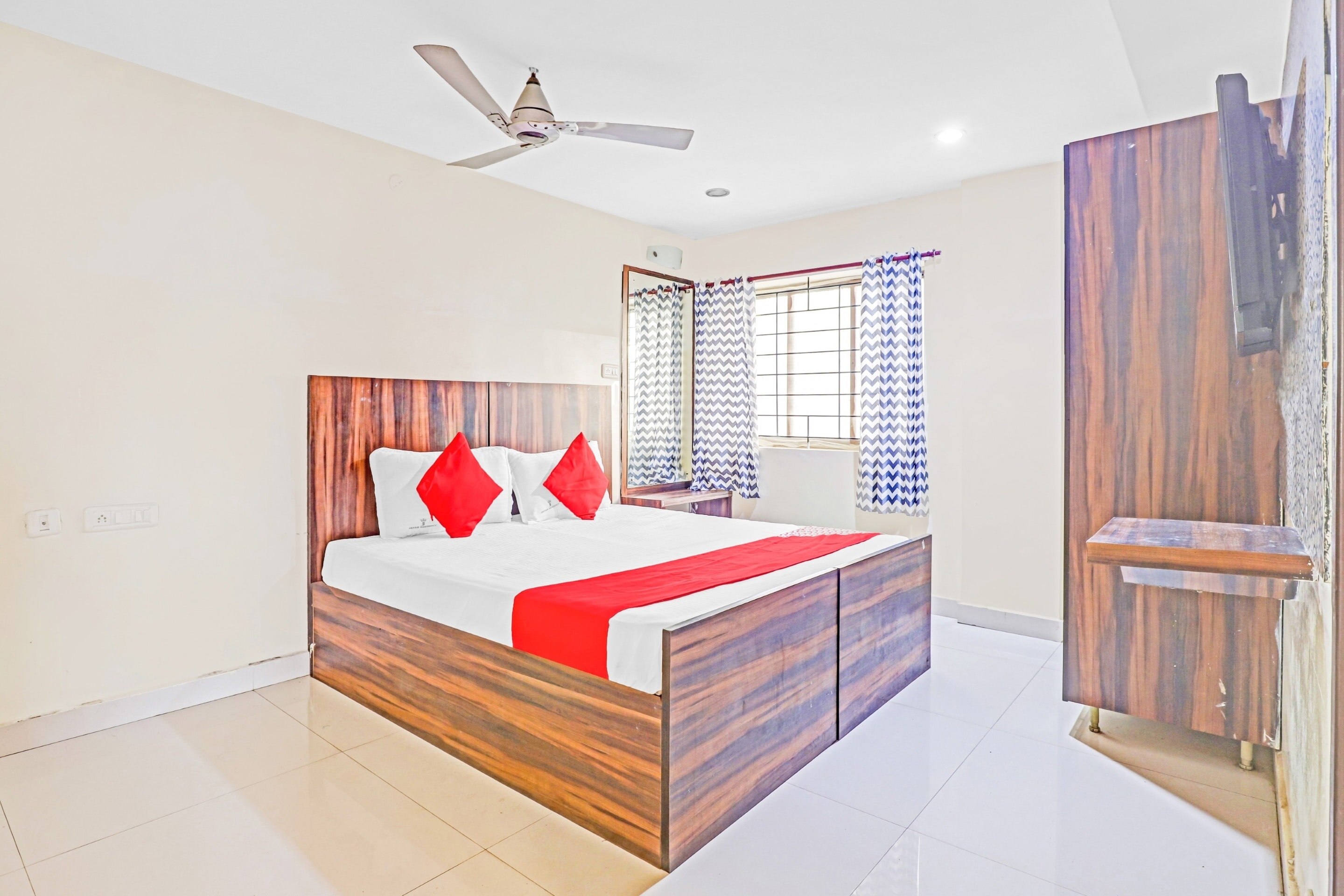 Super Hotel O Grand Residency - Tap to explore photos