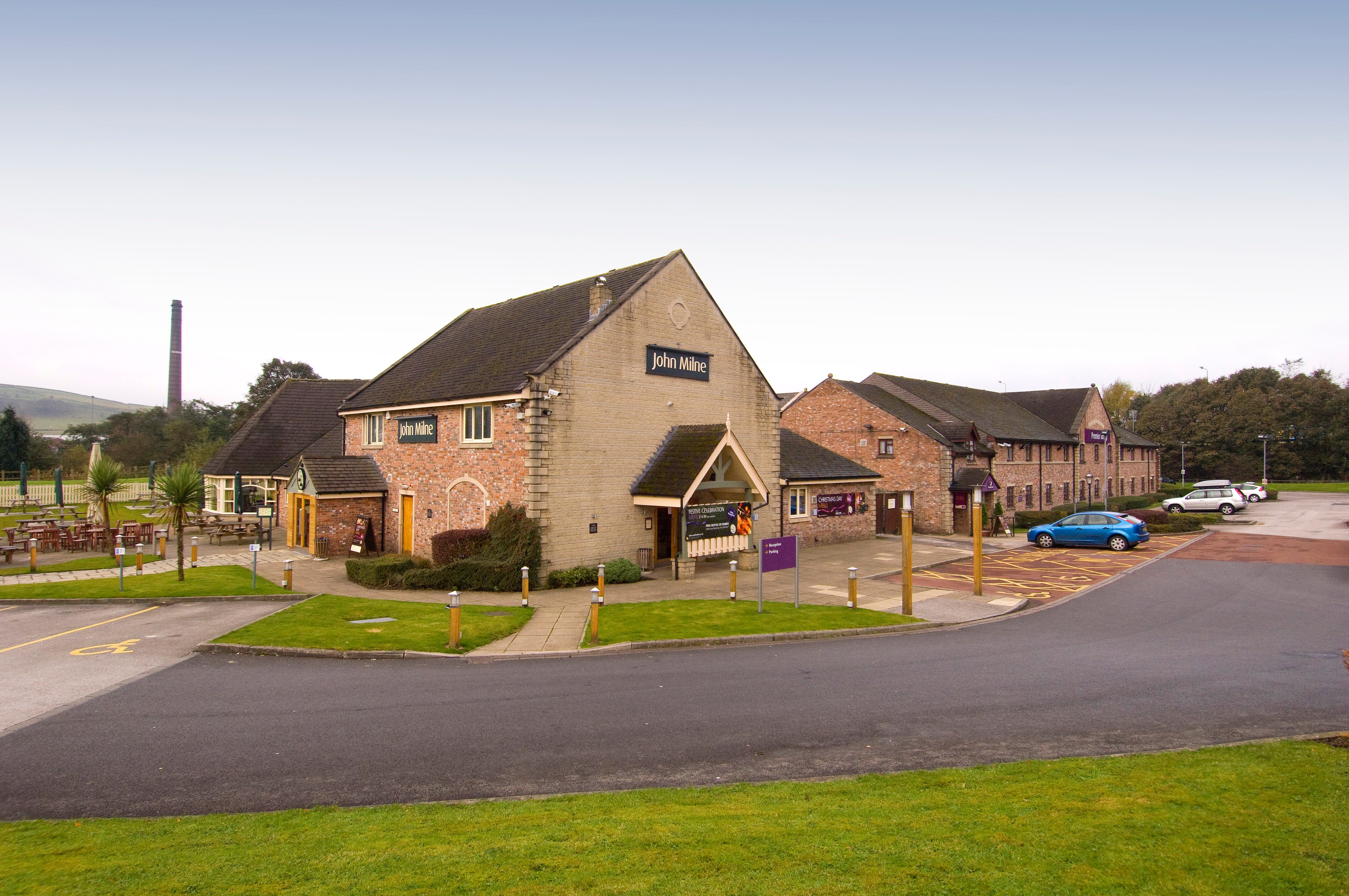 Premier Inn Rochdale - Tap to explore photos