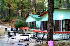 Retreat Anand, Lansdowne