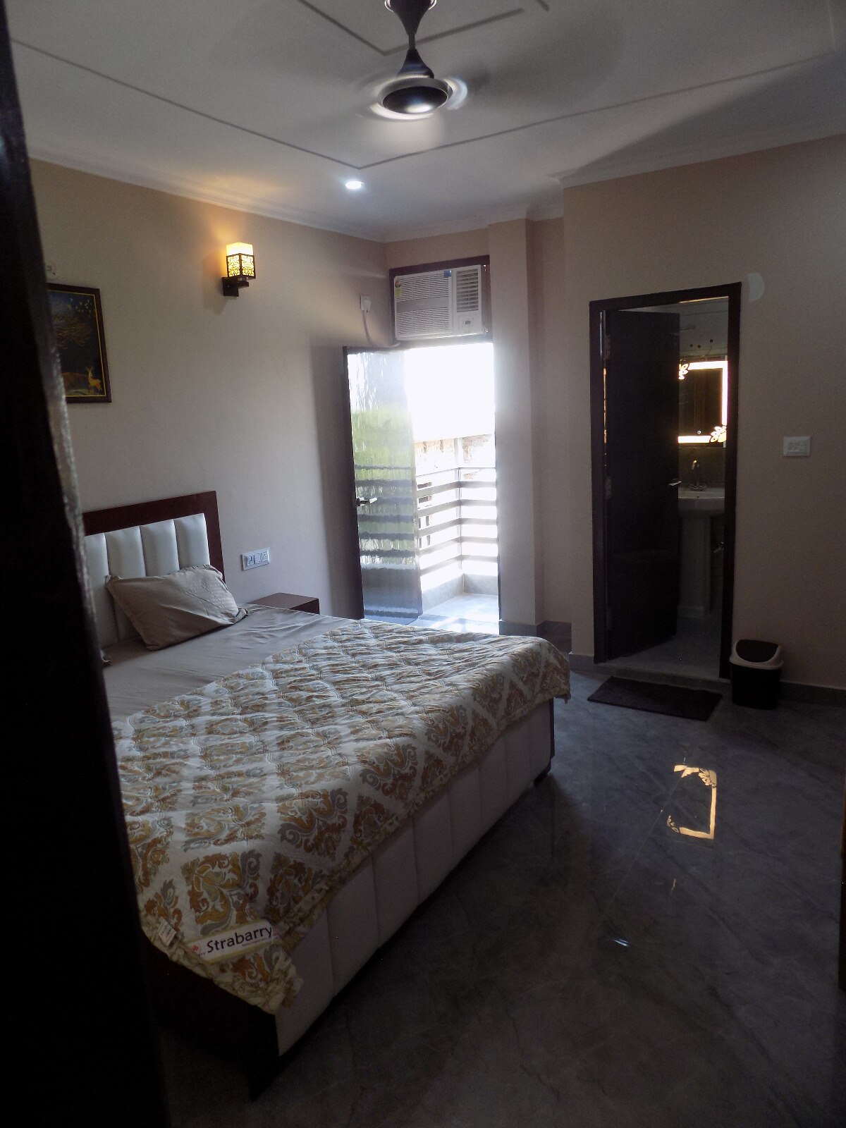 Peaceful stay with Ravinder 2BHK - Tap to explore photos