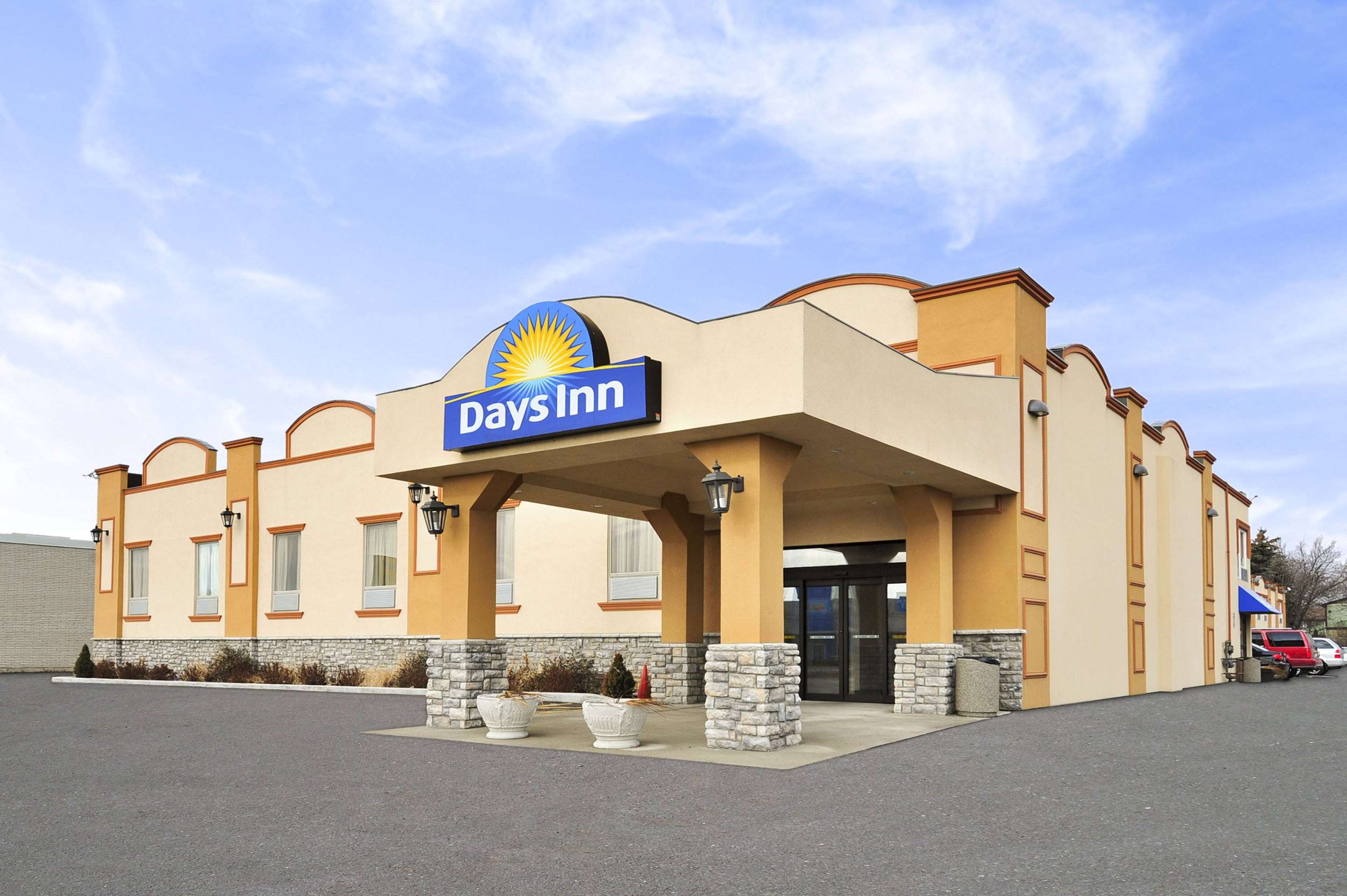 Days Inn by Wyndham Brampton - Tap to explore photos