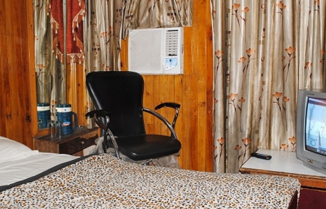 Hotel Jandyal - Tap to explore photos