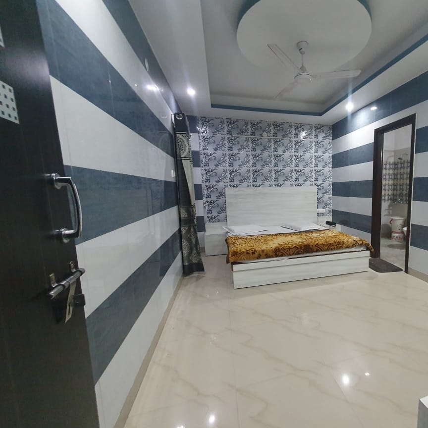 Hotel Radha Niwas - Tap to explore photos