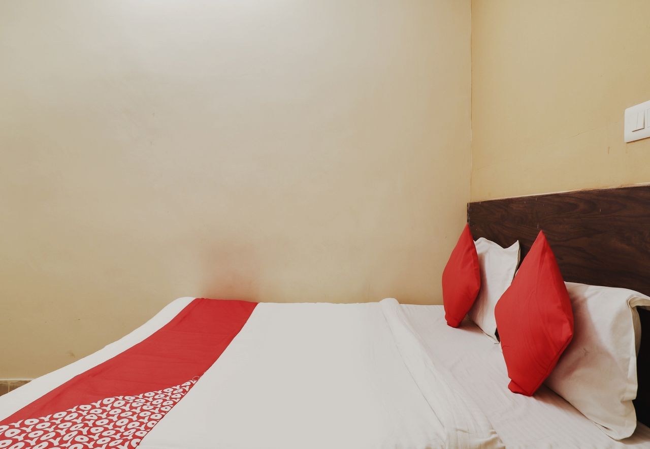 Hotel O Sai Pariwar - Tap to explore photos