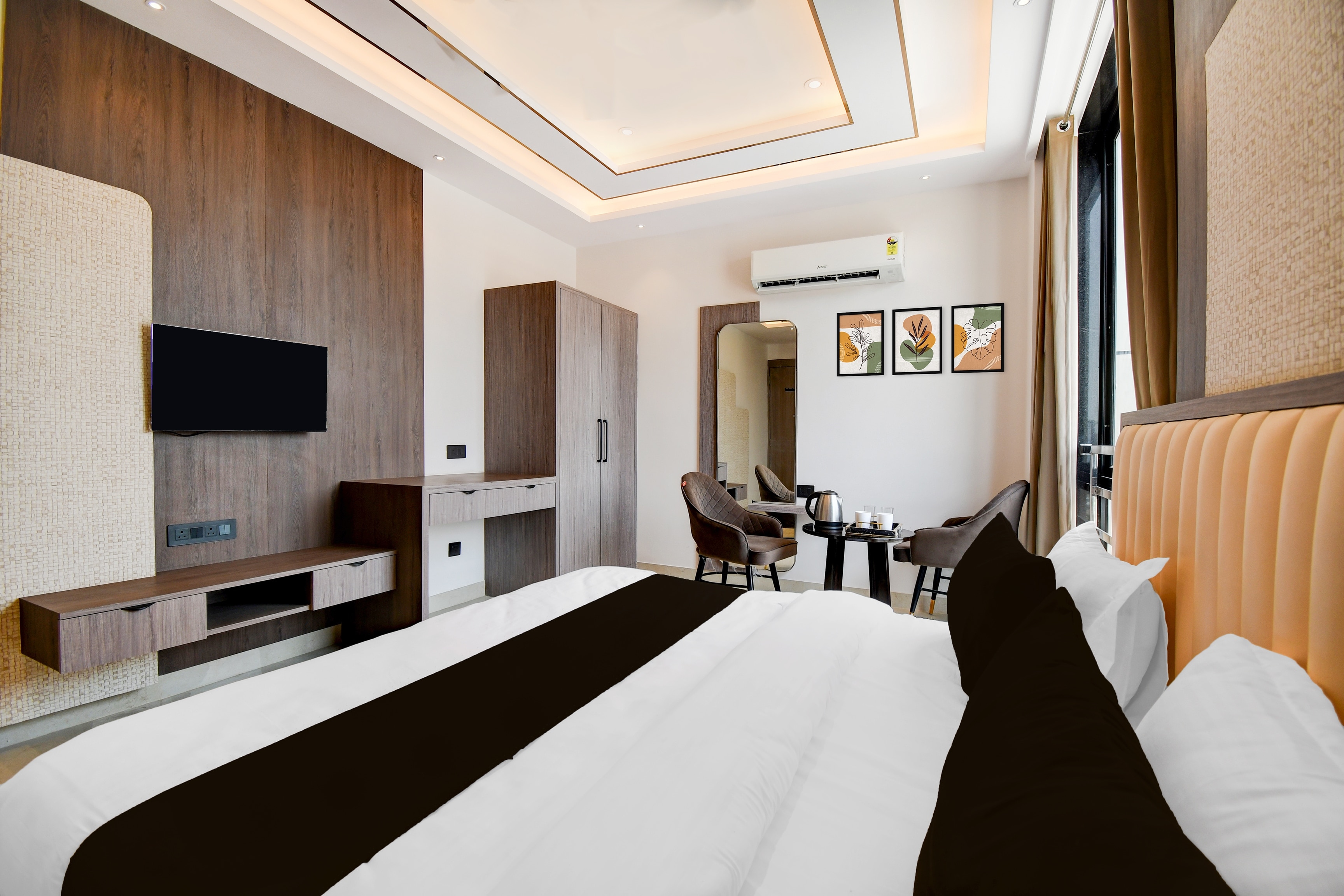 Super Townhouse Oak Ratanpur Panki - Tap to explore photos