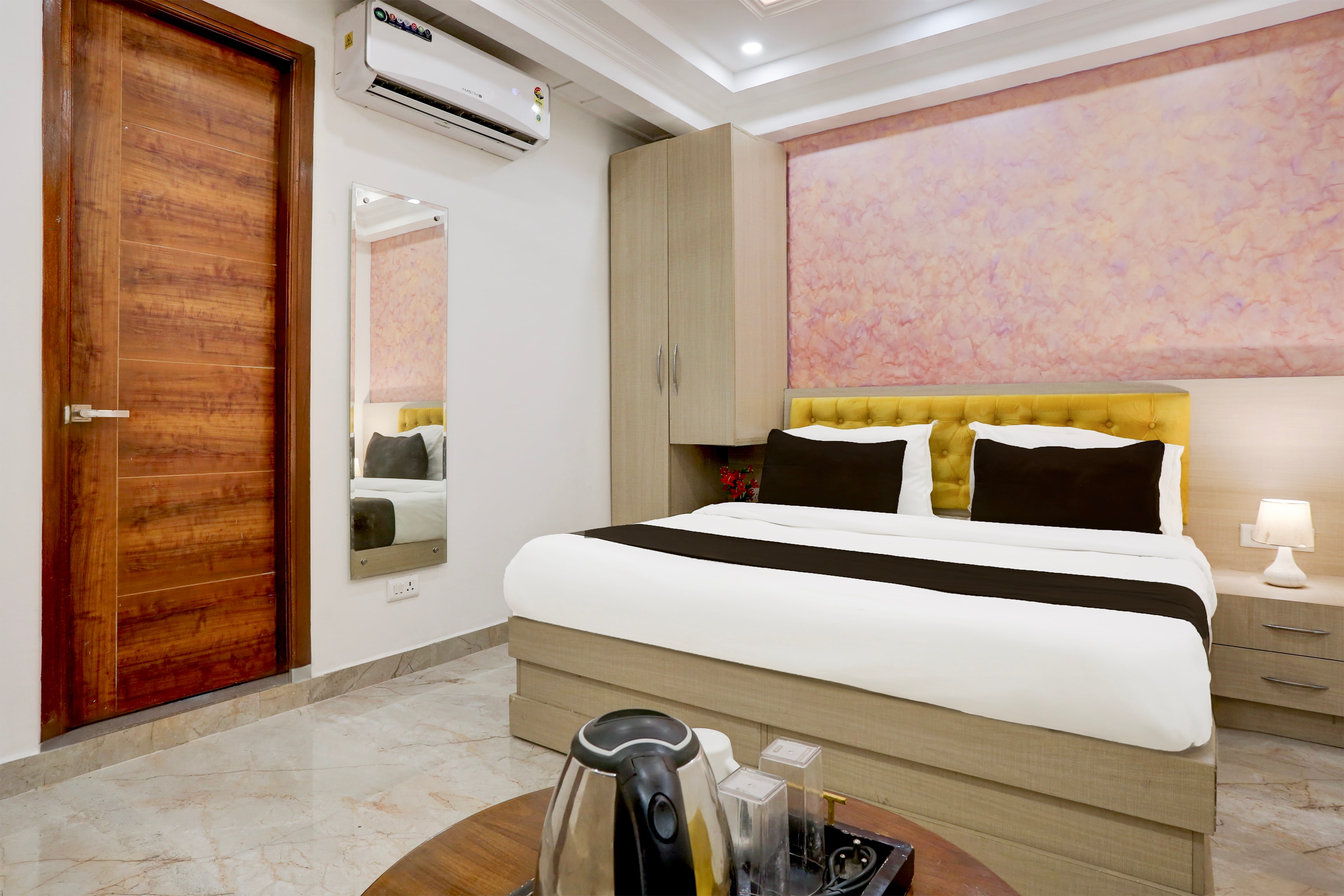 Super Townhouse Eden Garden Zirakpur - Tap to explore photos