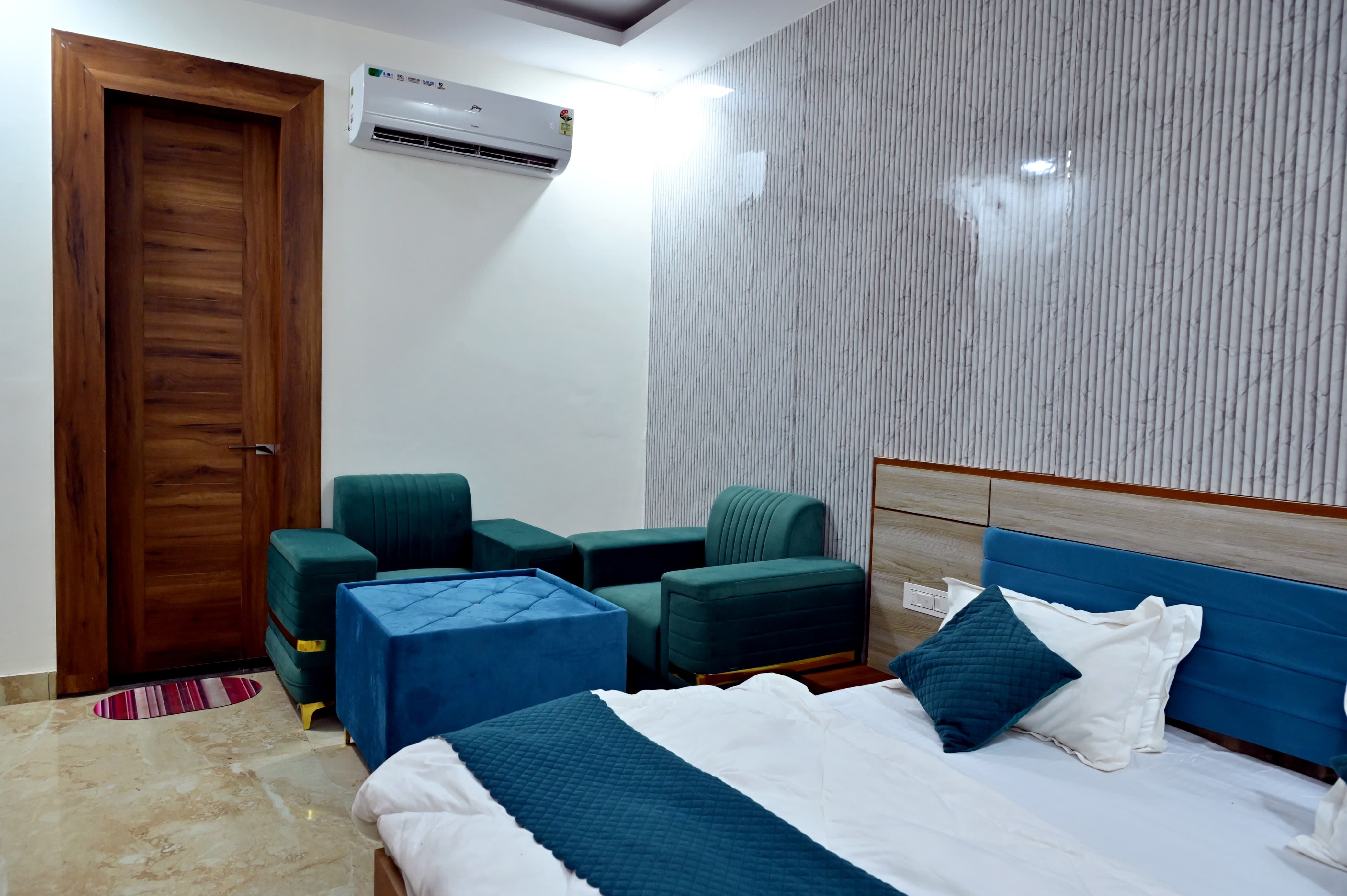 Hotel Miraj - Tap to explore photos