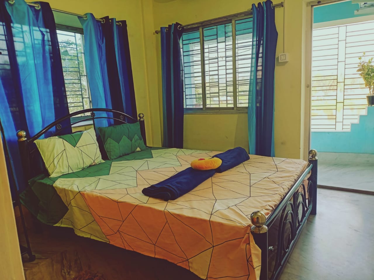Lake View Comfort Stay - Tap to explore photos