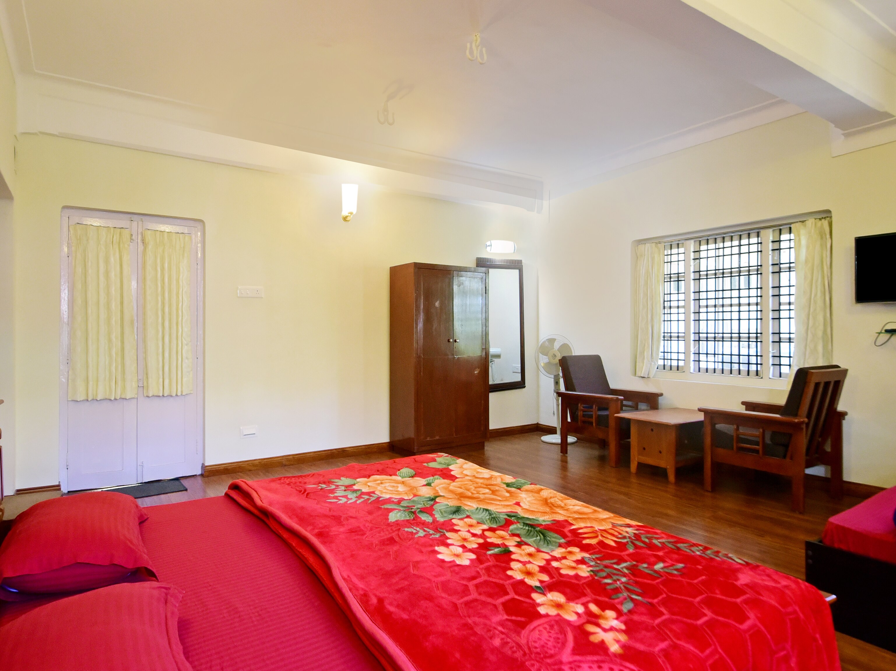 Colonels Inn Villa | Rooms & Caretaker 𝗕𝗢𝗢𝗞 Ooty Villa