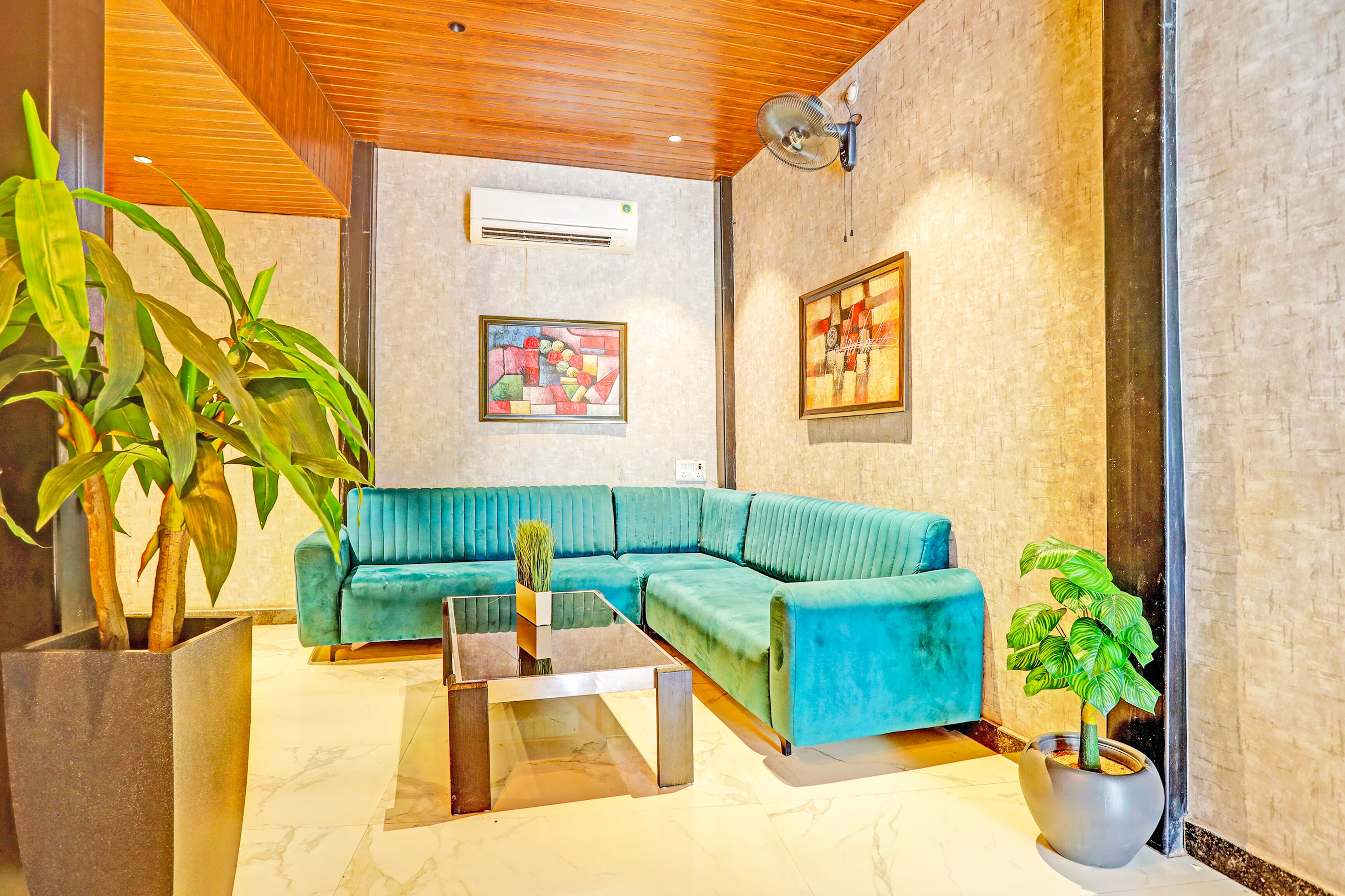 Super Hotel O Raipur - Tap to explore photos
