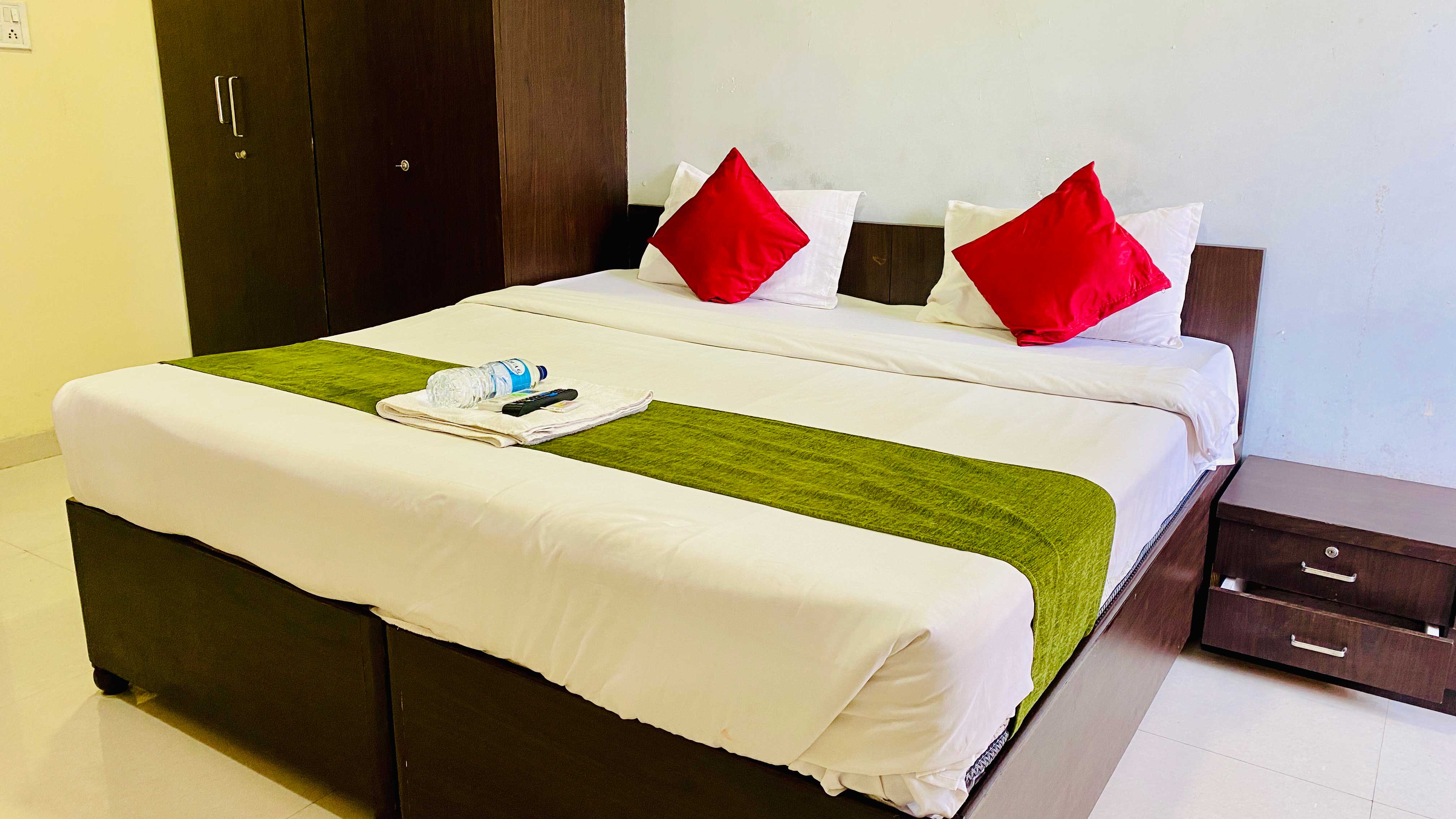Hotel Shreeji - Tap to explore photos