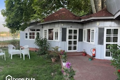 Premium Lake View Cabin| Shikara Drop |2BR| By Homeyhuts, Srinagar