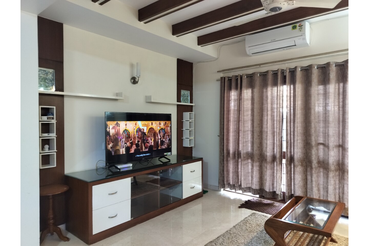 Posh AC 3Bhk Apt with Pvt Lawn near MG Road - Tap to explore photos