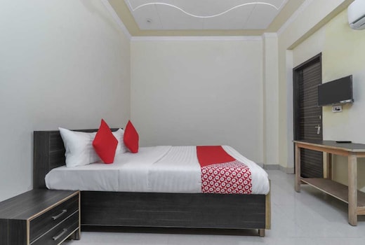 Hotel O The Knights Inn