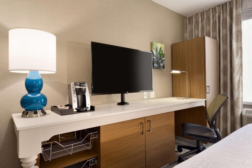 Hilton Garden Inn New York Times Square South - Tap to explore photos