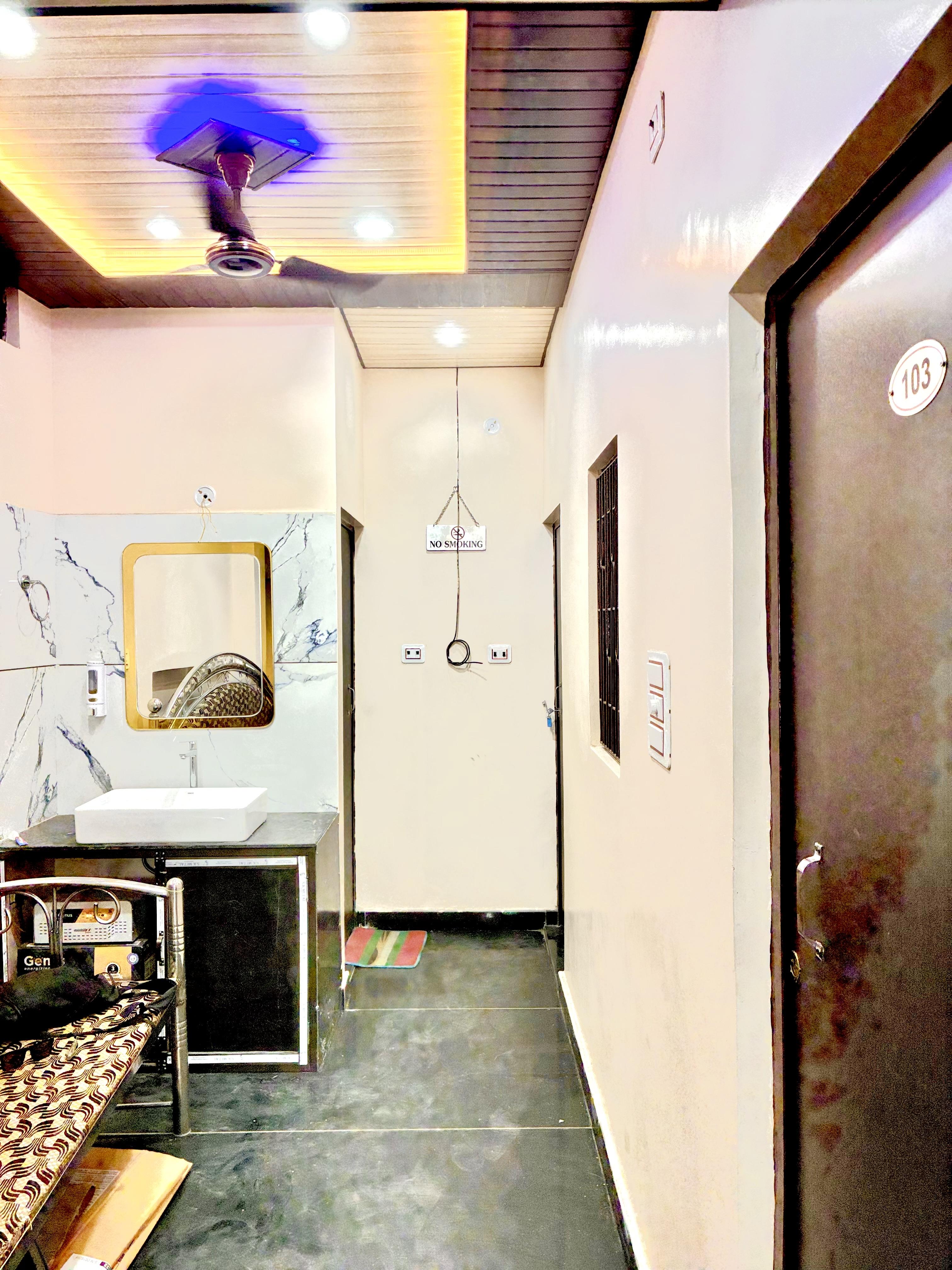 Keshari nandan paying guest house - Tap to explore photos
