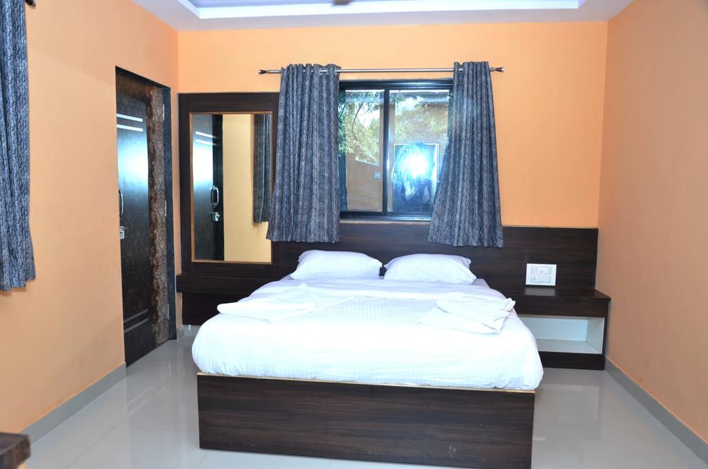 Chintamani Farm Villa - Tap to explore photos