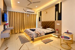 StayHaven Luxury Escape with Private Balcony, Greater Noida