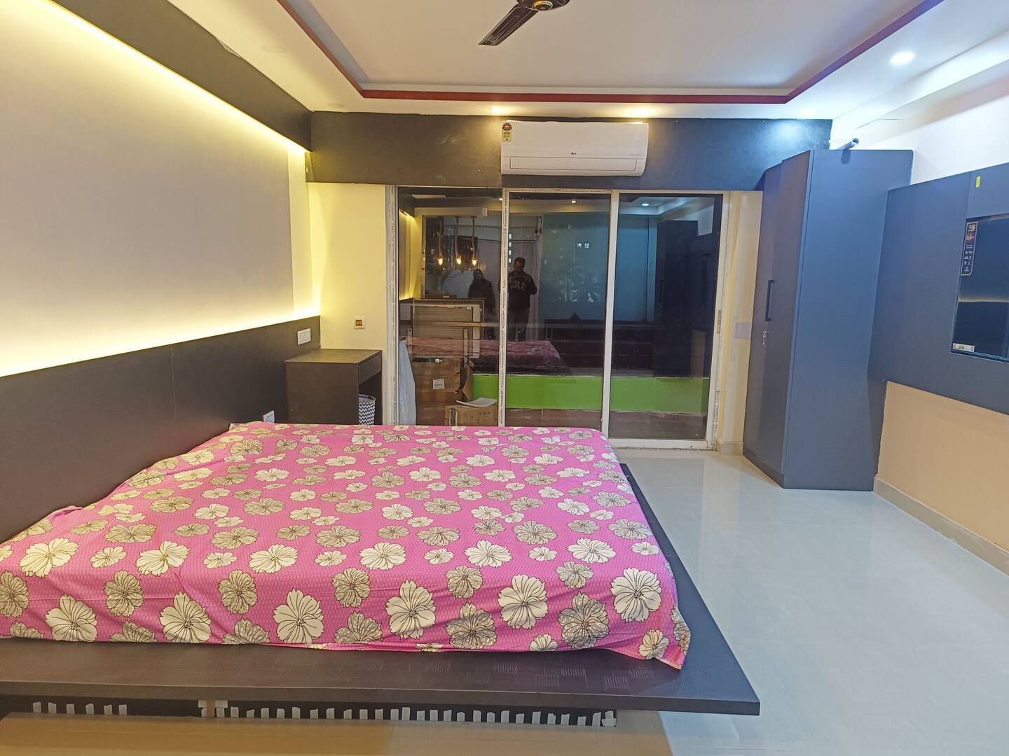 Siddha Xanadu Studio Pool Near Airport CC2 Mall - Tap to explore photos