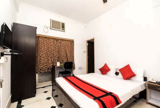 Lake Wood Residency Near City Centre