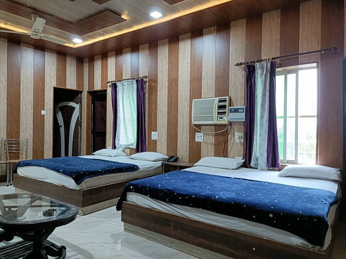 Hotel Shri Hari - Tap to explore photos