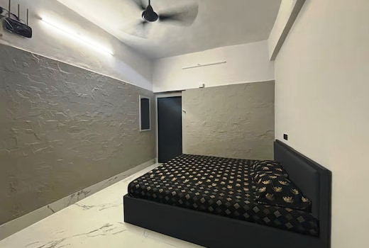 1 Family spacious stay in heart of Mumbai